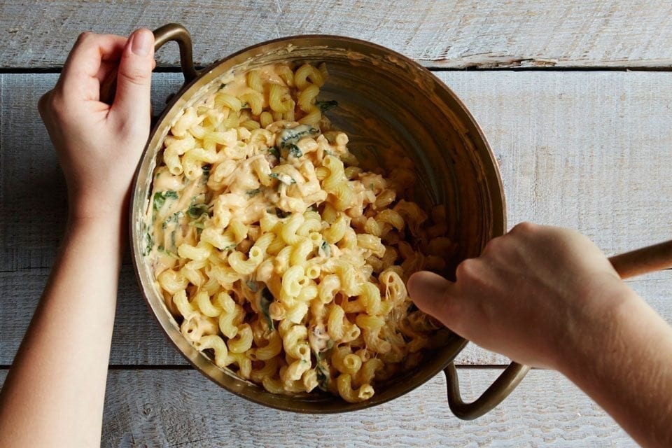 mac-and-cheese-in-pot-960x640