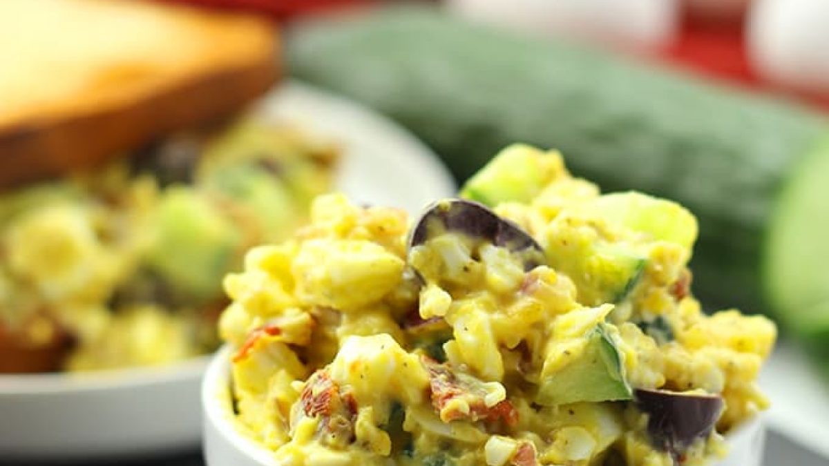 Mediterranean Healthy Egg Salad Recipe (No Mayo!) • Unicorns in