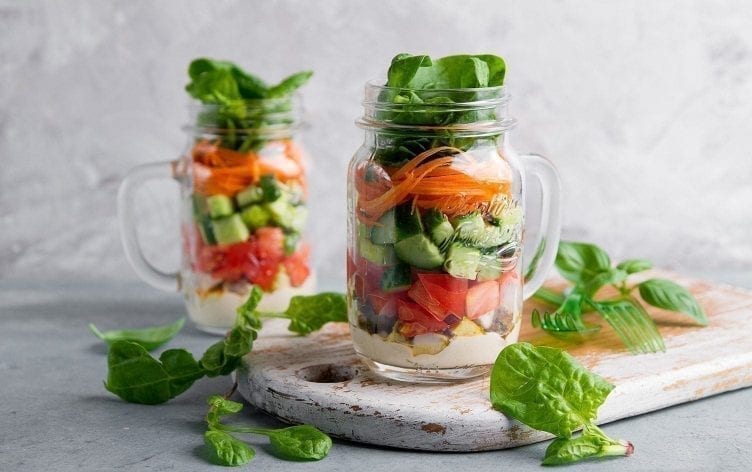 5 Steps to the Perfect, Crisp Mason Jar Salad