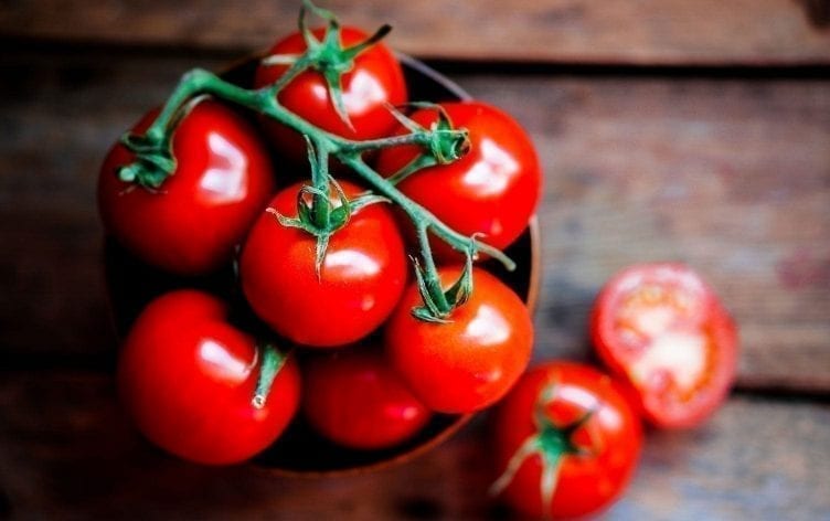 8 Vine-Fresh Tomato Recipes Under 400 Calories