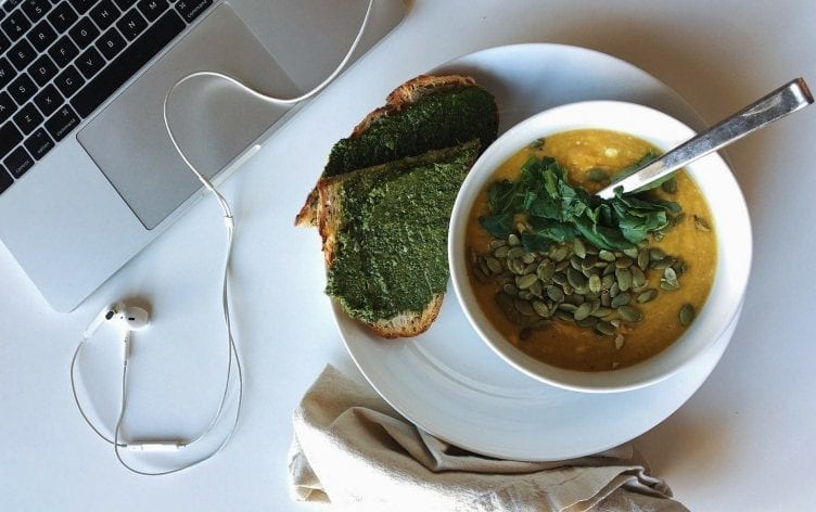 6 Foolproof Secrets for Better Desk Lunches