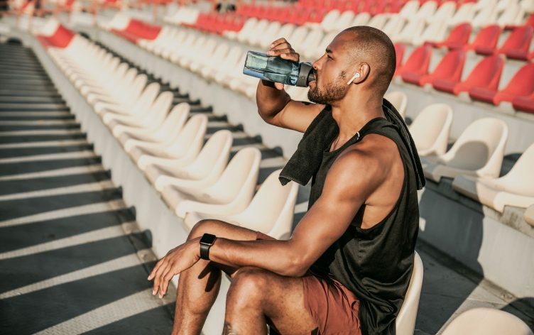 The Right Way to Hydrate Before, During and After a Workout