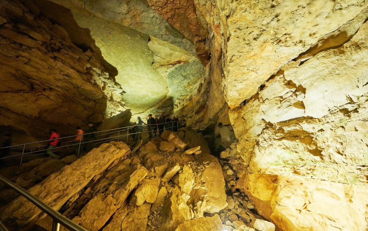 MAMMOTH CAVE NATIONAL PARK, KENTUCKY Top 10 Family-Friendly Hikes in the U.S. Parks