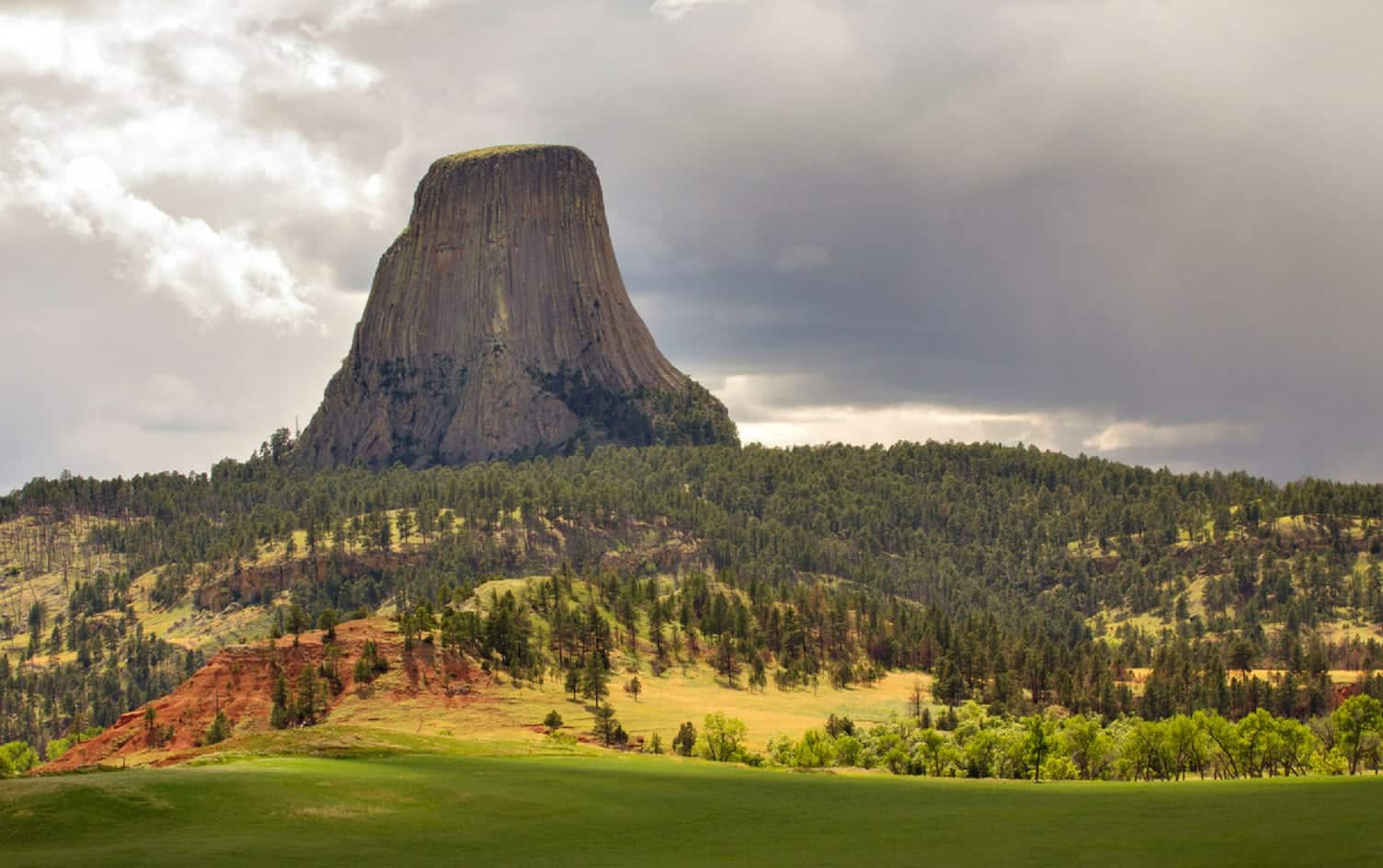 DEVILS TOWER NATIONAL MONUMENT, WYOMING Top 10 Family-Friendly Hikes in the U.S. Parks