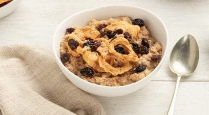 Cinnamon Oatmeal with Dried Apples and Sultanas