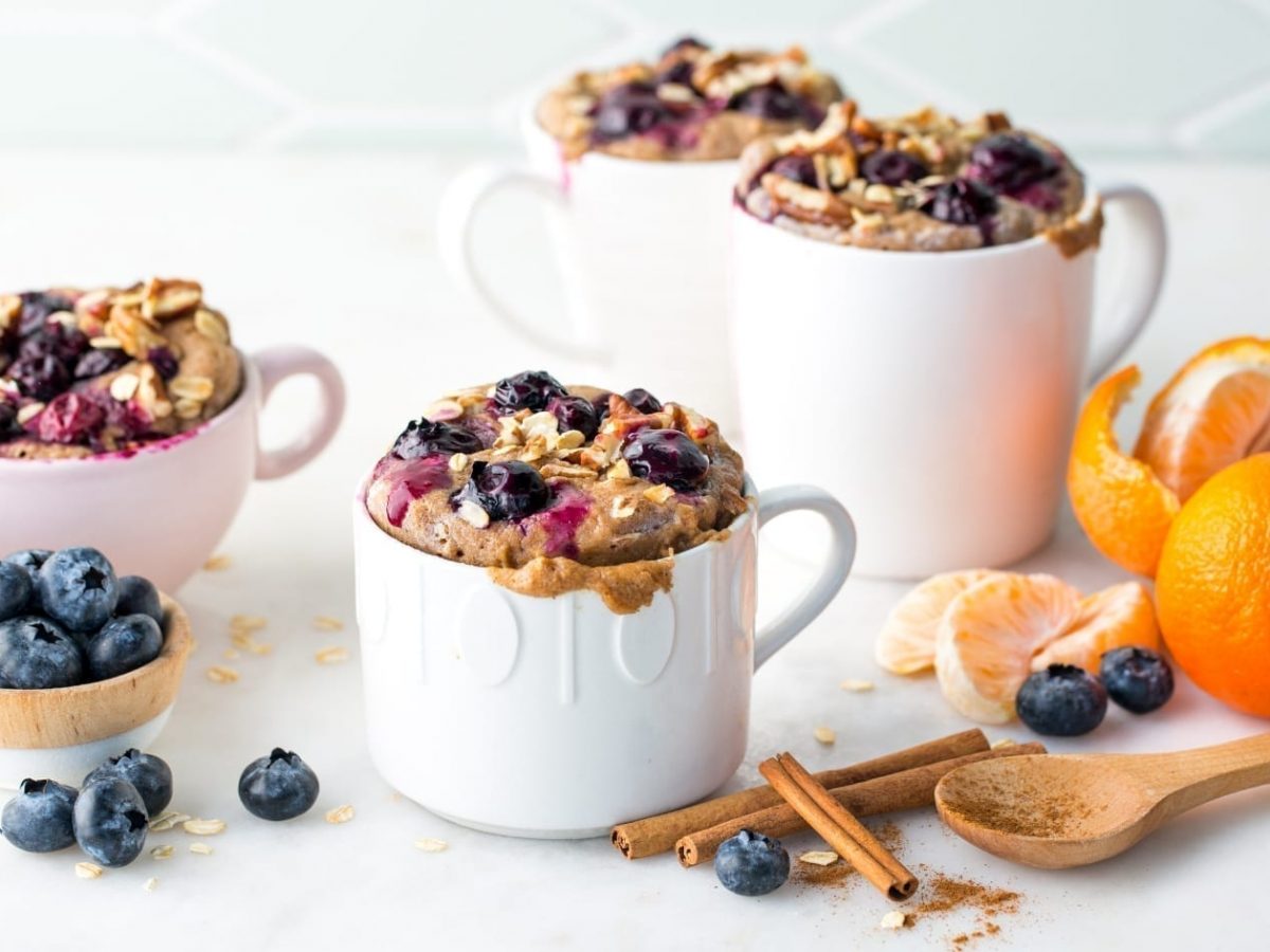 https://blog.myfitnesspal.com/wp-content/uploads/2019/02/Blueberry-Breakfast-Mug-Cake-1200x900.jpg