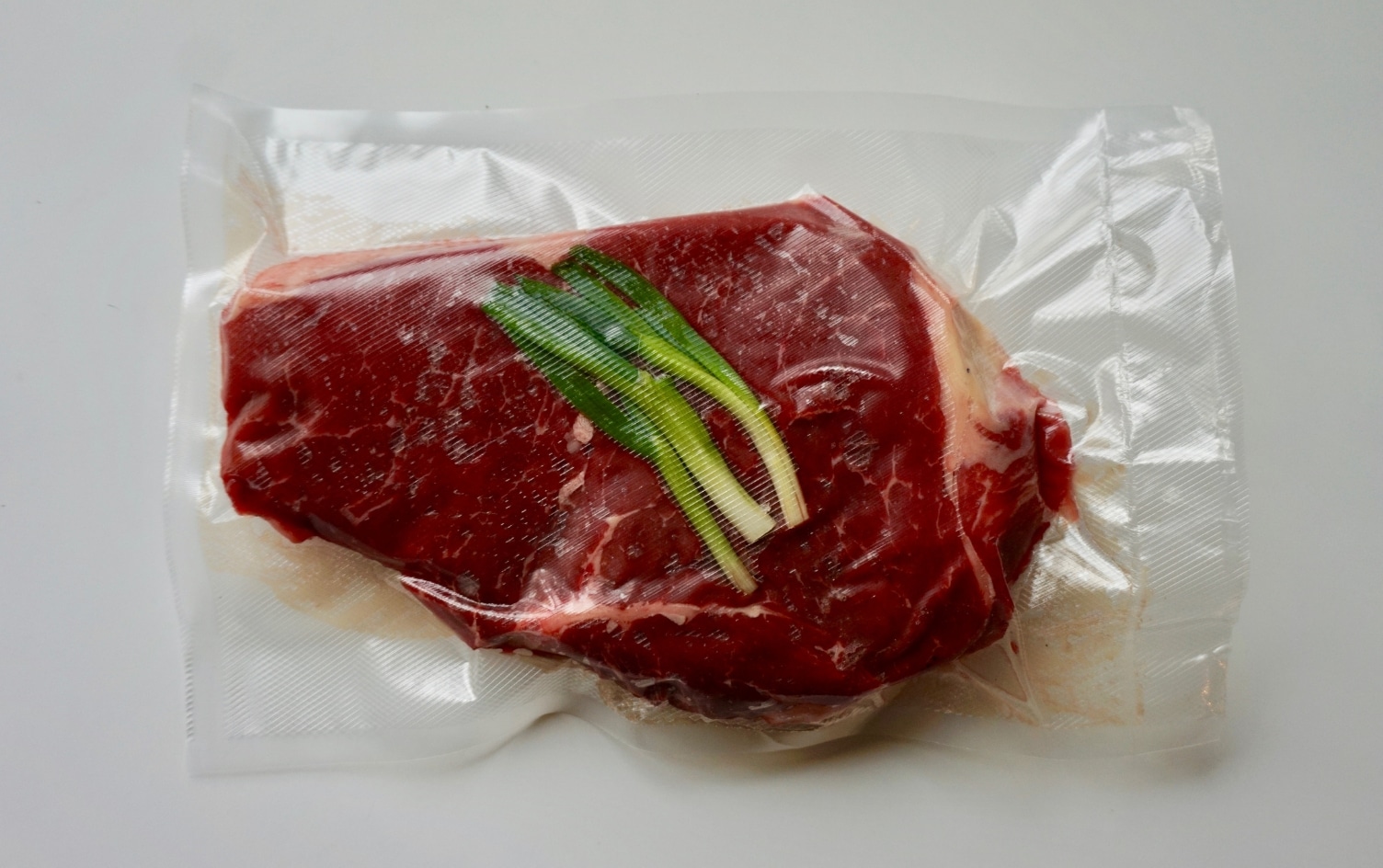https://blog.myfitnesspal.com/wp-content/uploads/2019/05/A-Step-by-Step-Guide-to-Sous-Vide-Perfect-Meats-1.jpg
