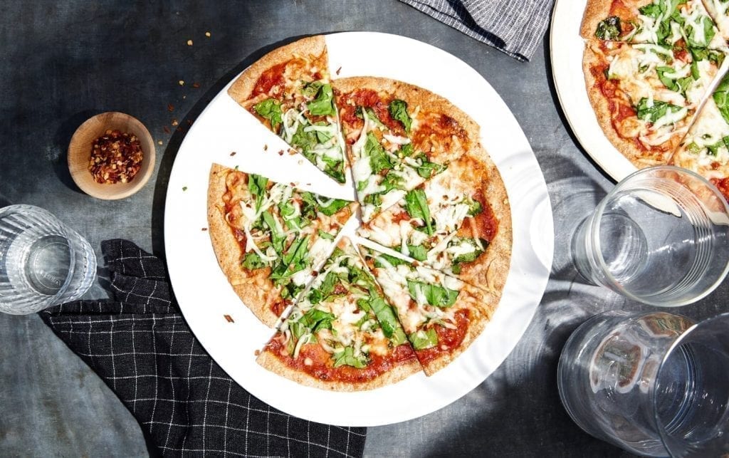 आसान पाँच-घटक टॉर्टिला पिज़्ज़ा