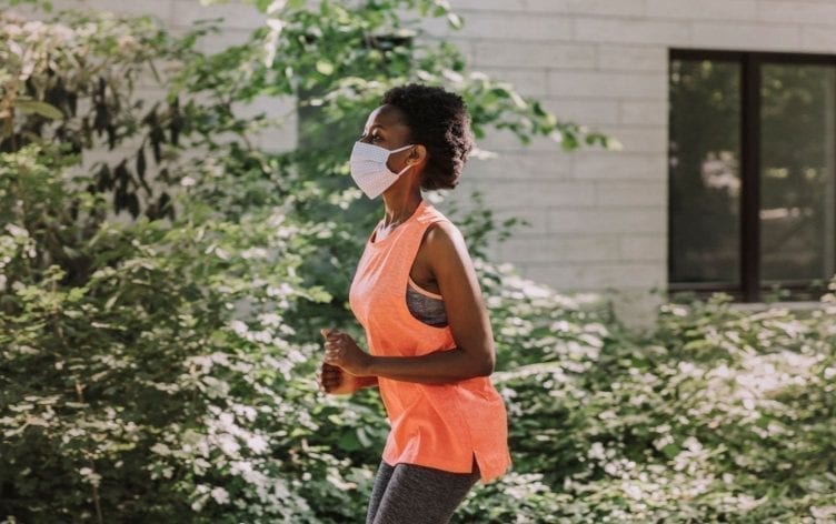 What to Know About Walking in Polluted Air, According to an MD